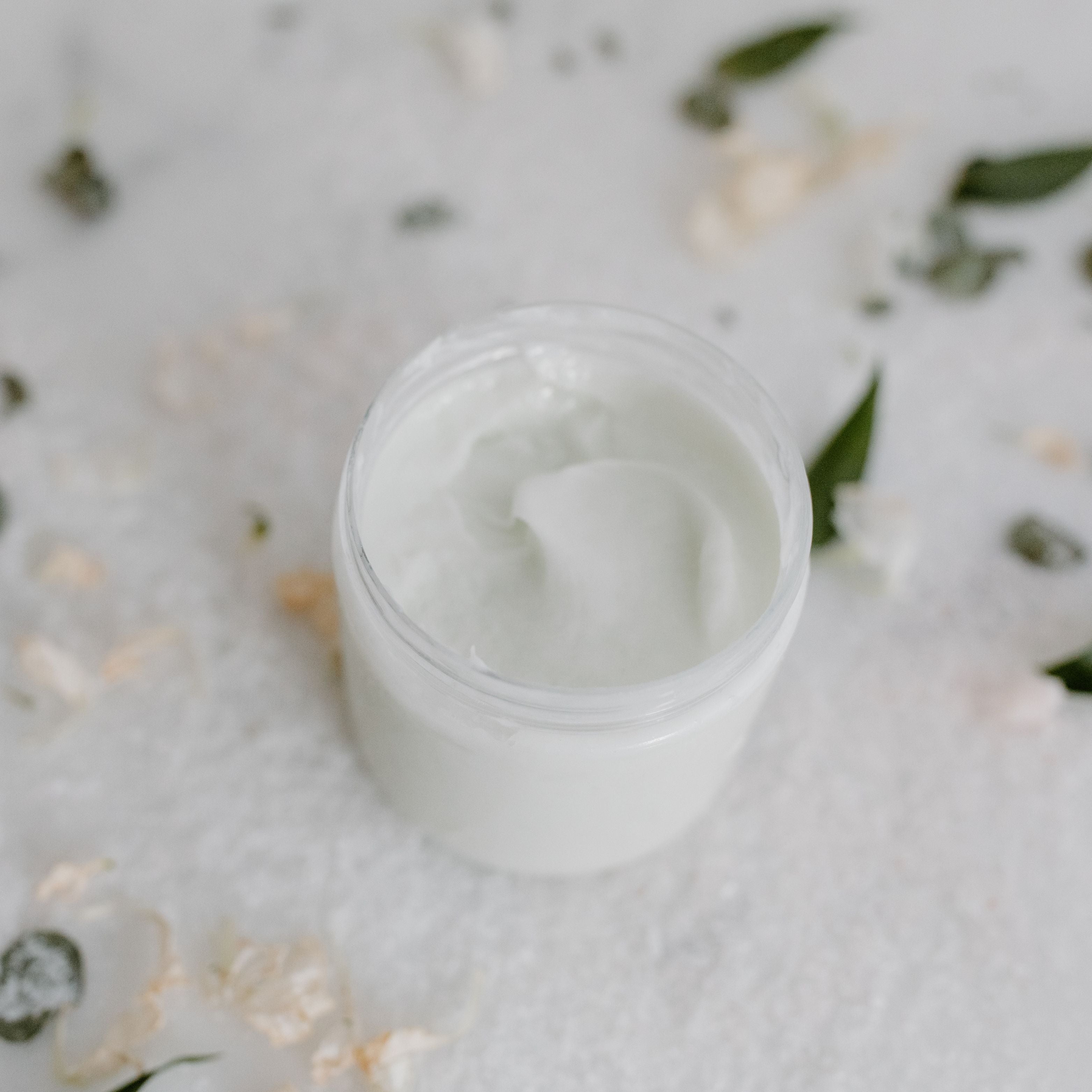 Hydratation et nutrition de ma peau : quelle est la différence ?