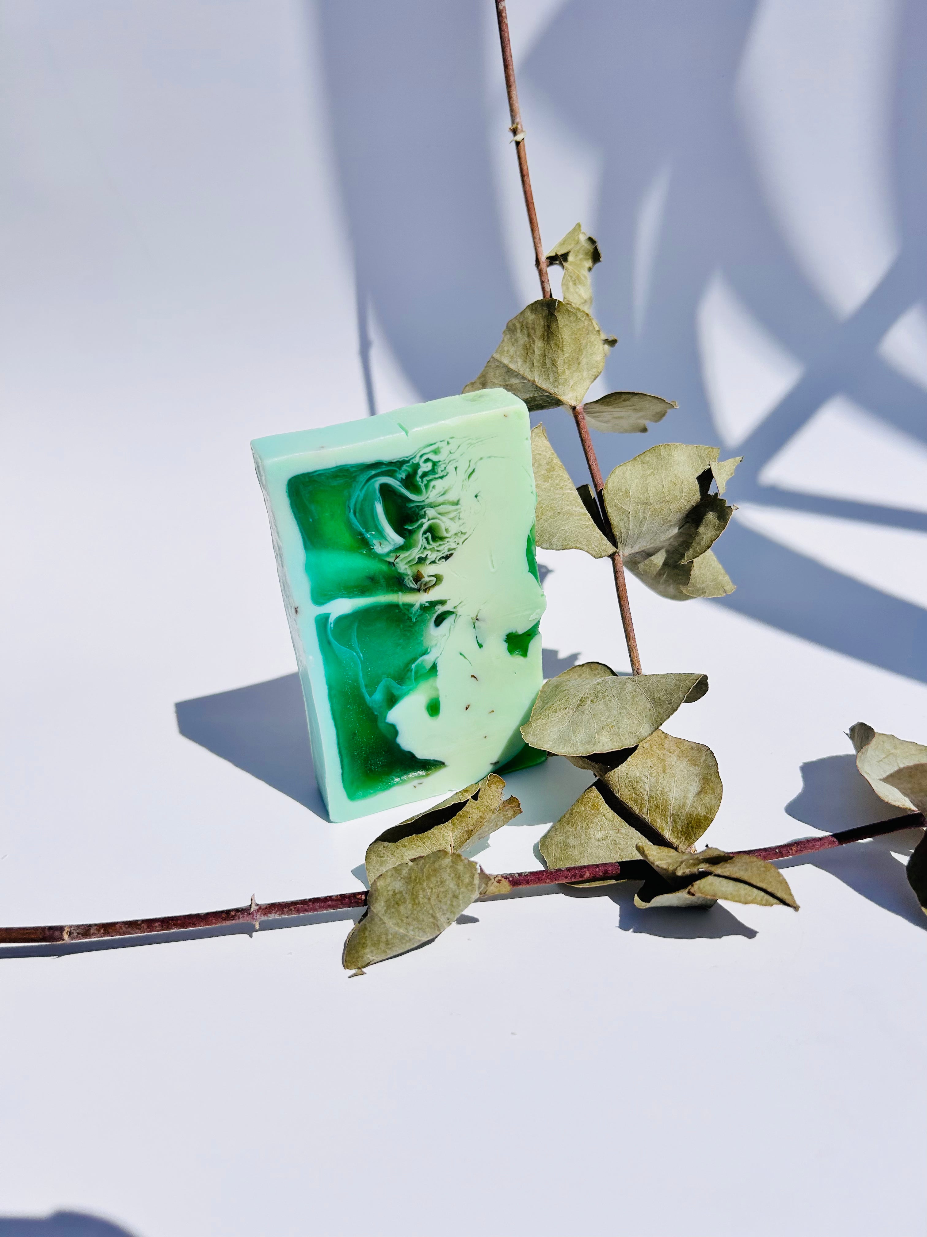 SAVON EN BARRE : EUCALYPTUS & MENTHE - DayaCosméti-K